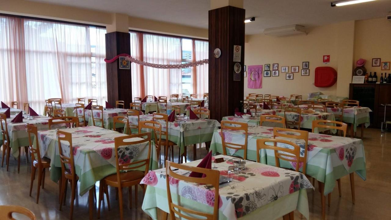 רימיני Hotel Alfa Anche In All Inclusive מראה חיצוני תמונה